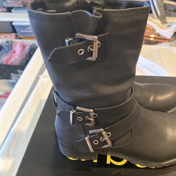 Boots 🥾 - Picture 2 of 6